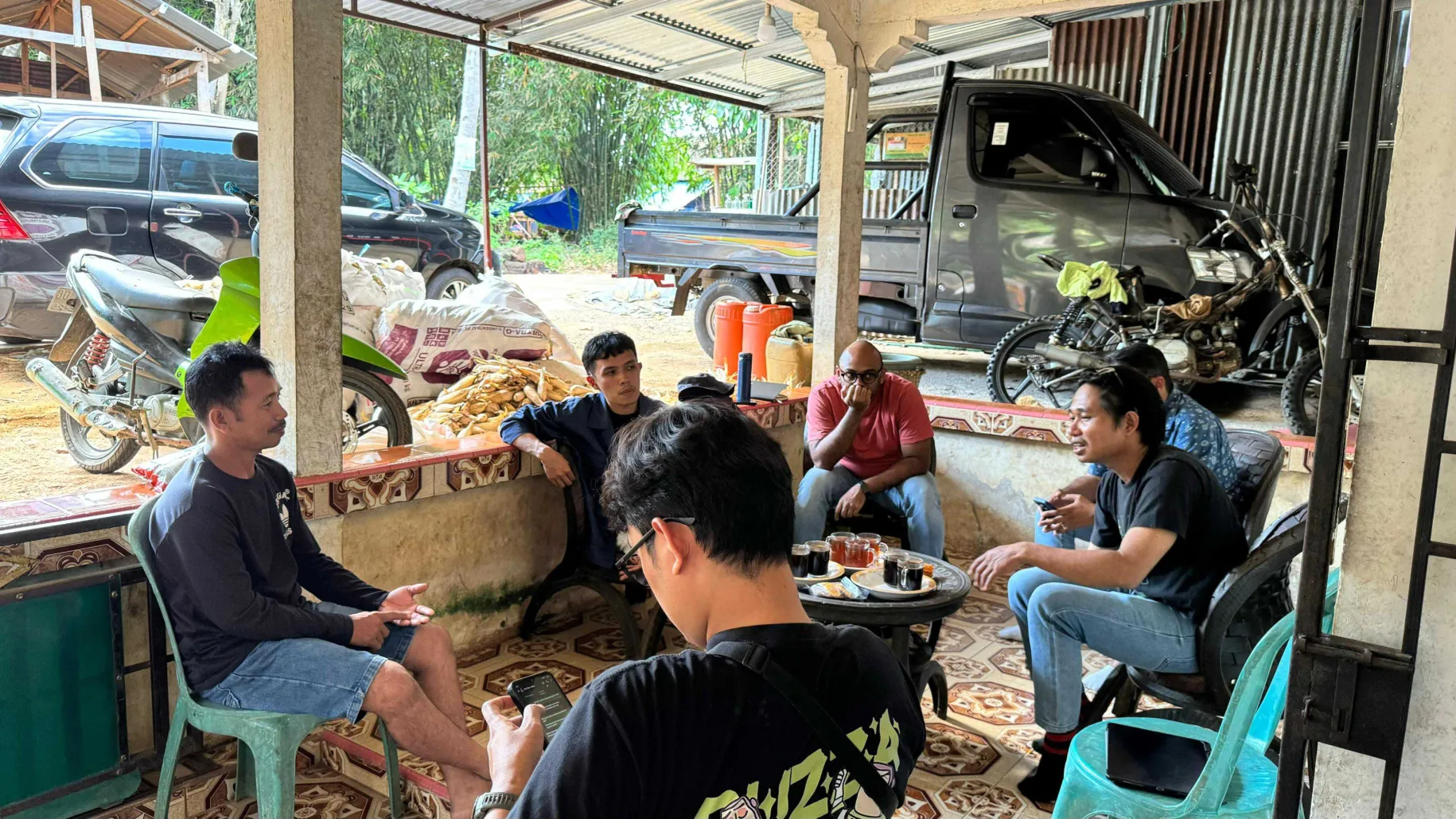 Karan, Nav, Idul and Erwin meeting Saripuddin and other farmers